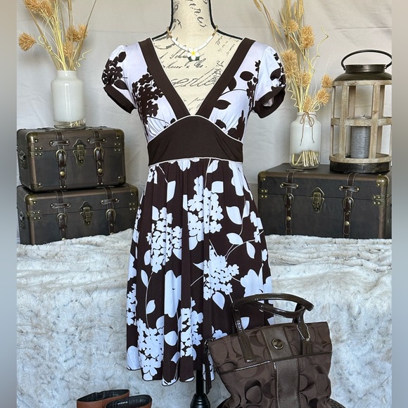 Dress - Picture 1 of 3